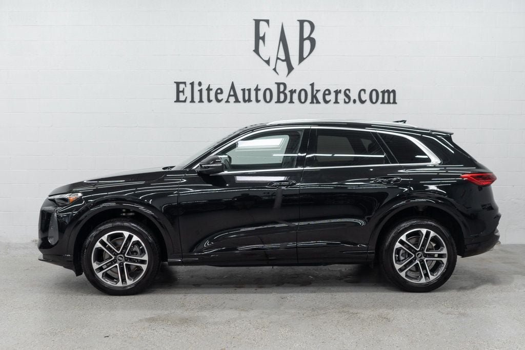Used 2025 Audi Q5 Premium AWD/4WD image 2