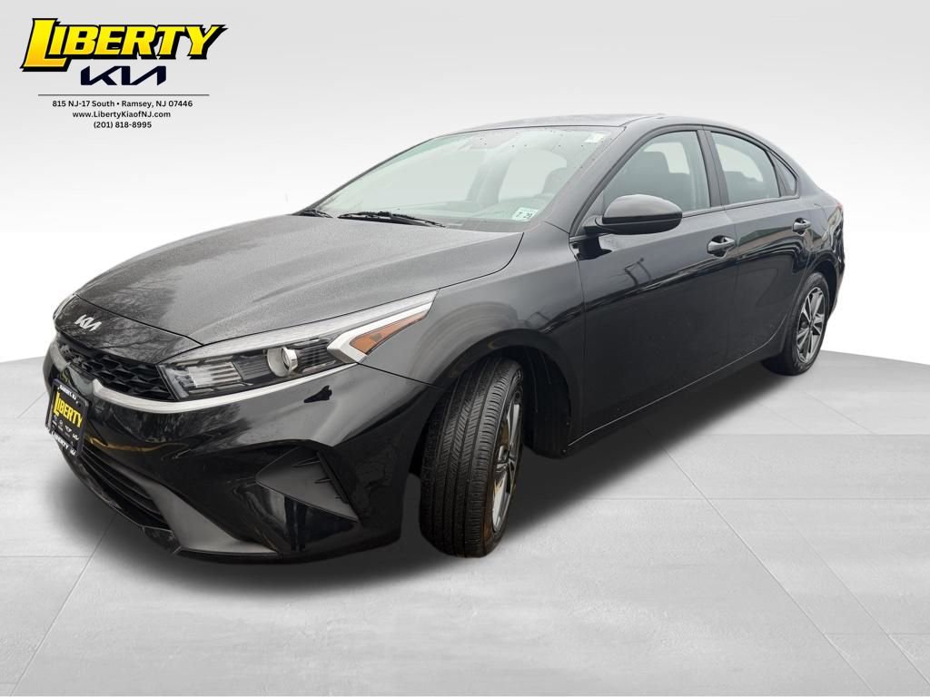 Used 2024 Kia Forte LXS image 3