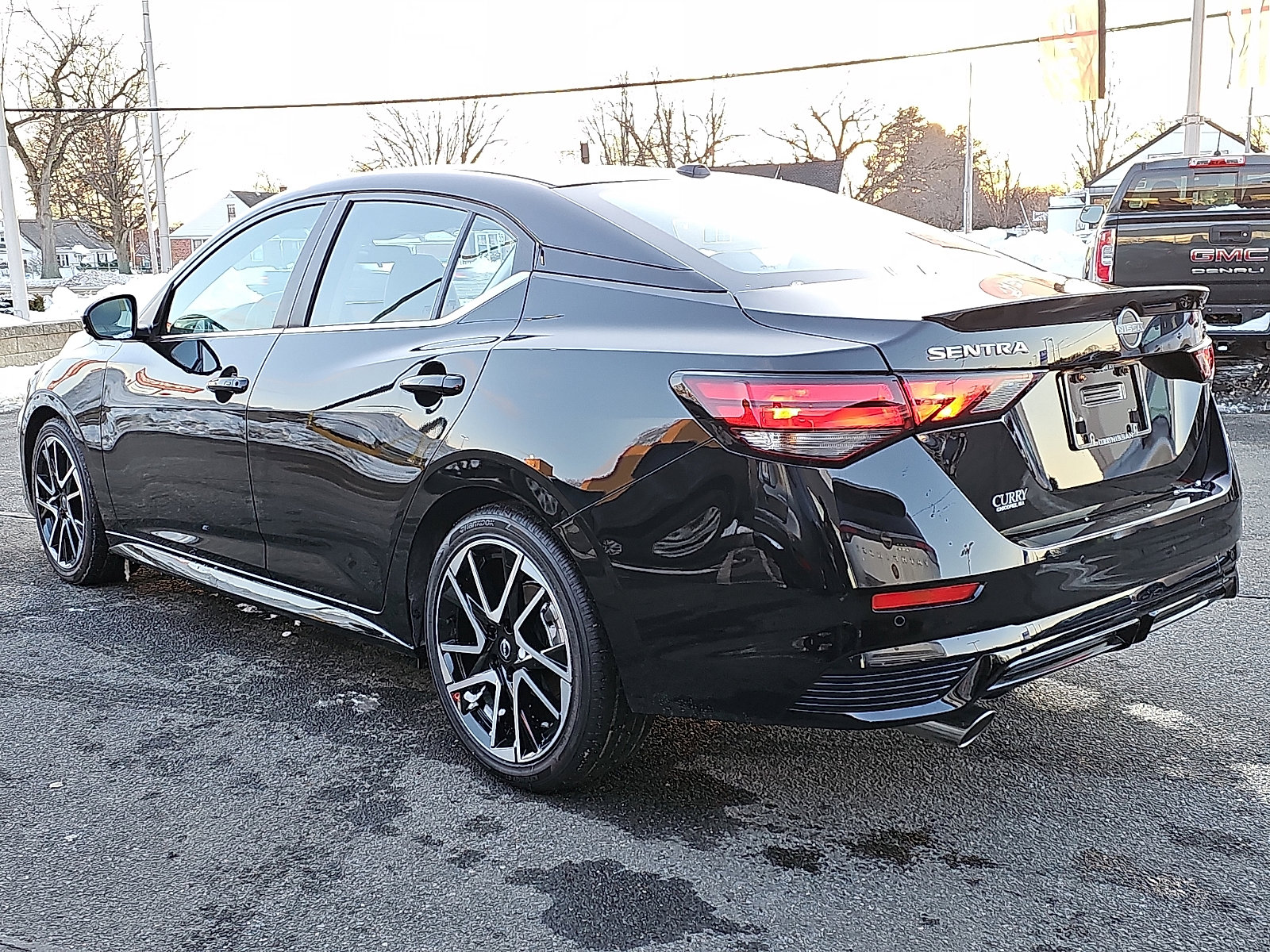 Used 2025 Nissan Sentra SR w/ SR Premium Package FWD image 4