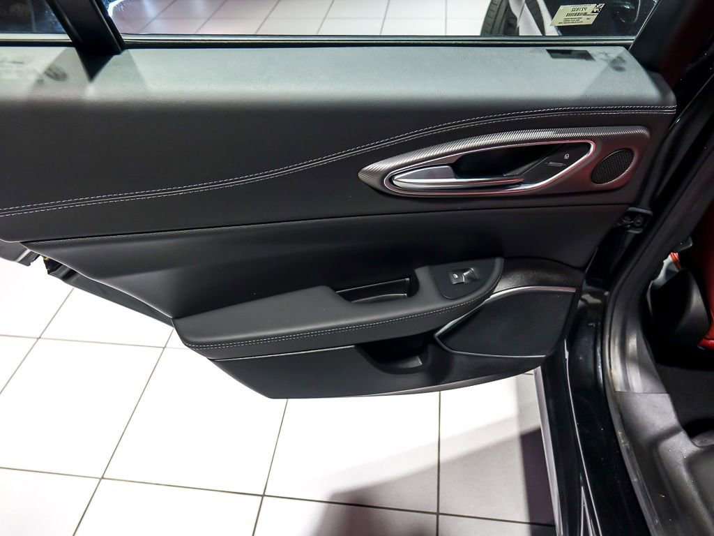 Used 2022 Alfa Romeo Giulia Veloce AWD/4WD image 25