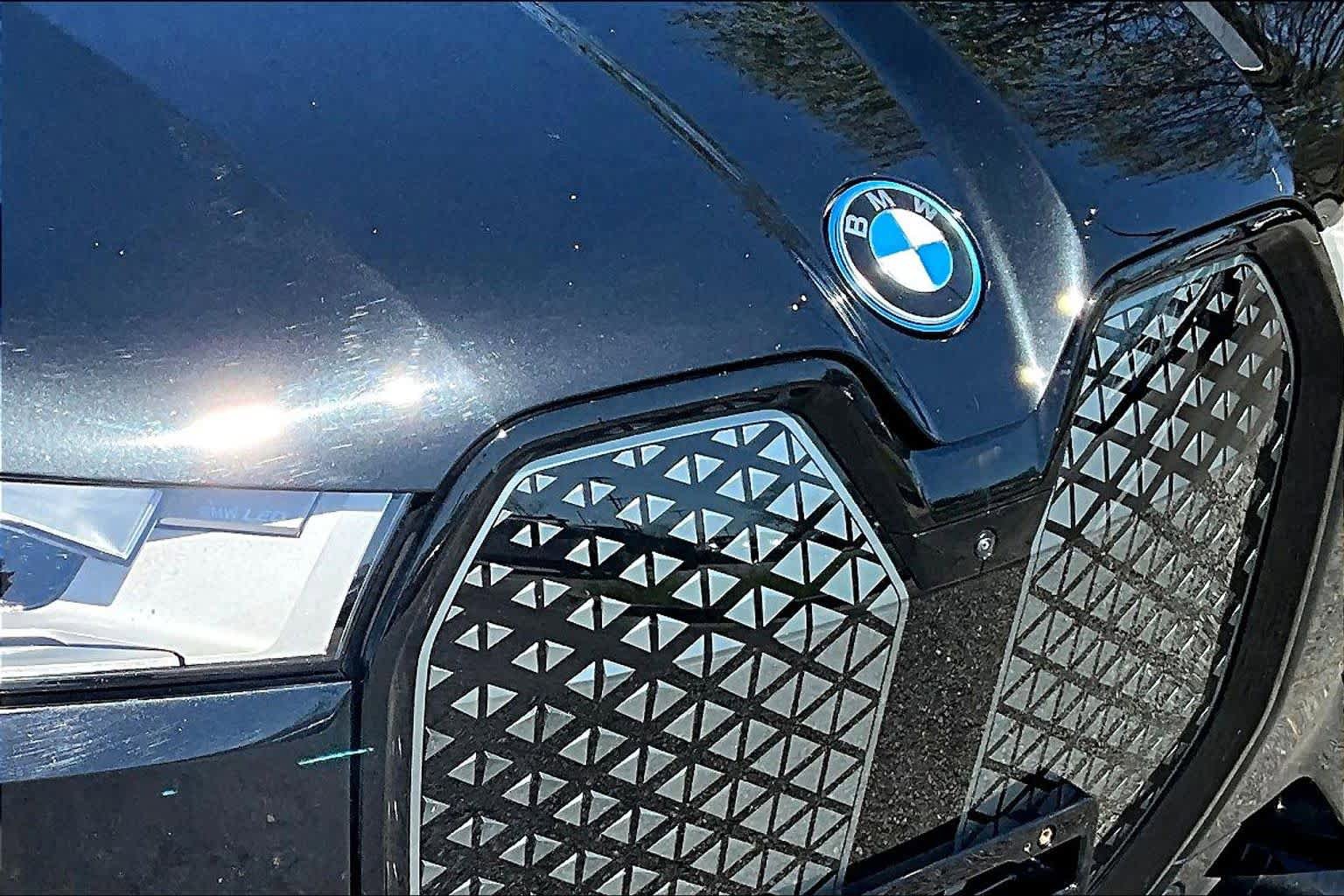 Used 2023 BMW iX xDrive50 w/ Premium Package AWD/4WD image 29