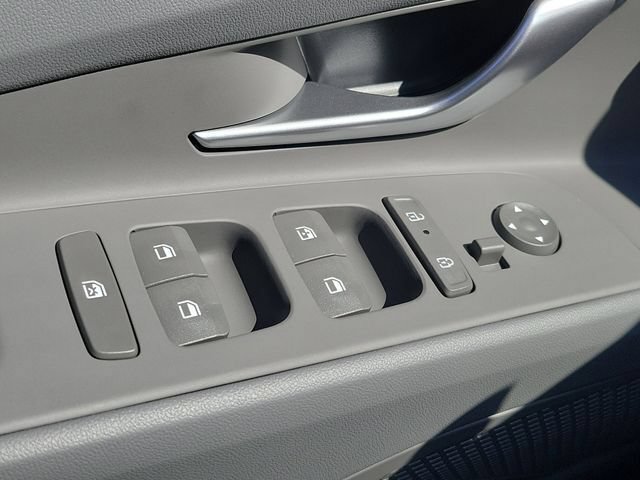 New 2026 Hyundai Elantra Sport FWD image 17