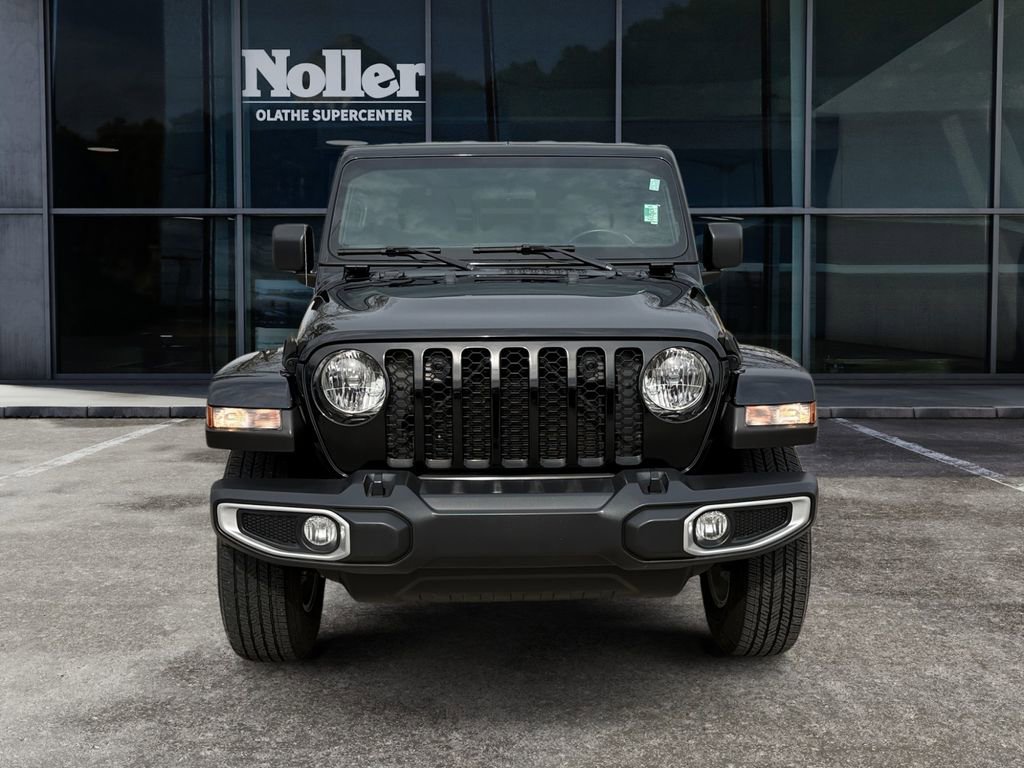 Used 2022 Jeep Gladiator Sport image 3