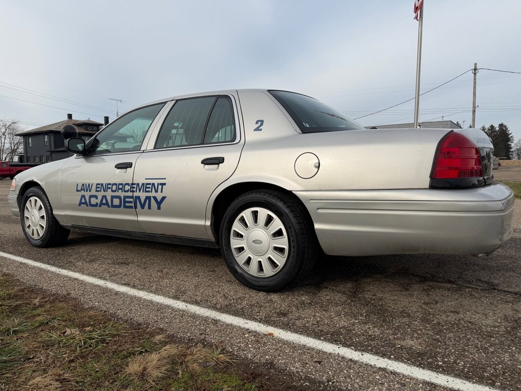 Used 2008 Ford Crown Victoria Police Interceptor image 7