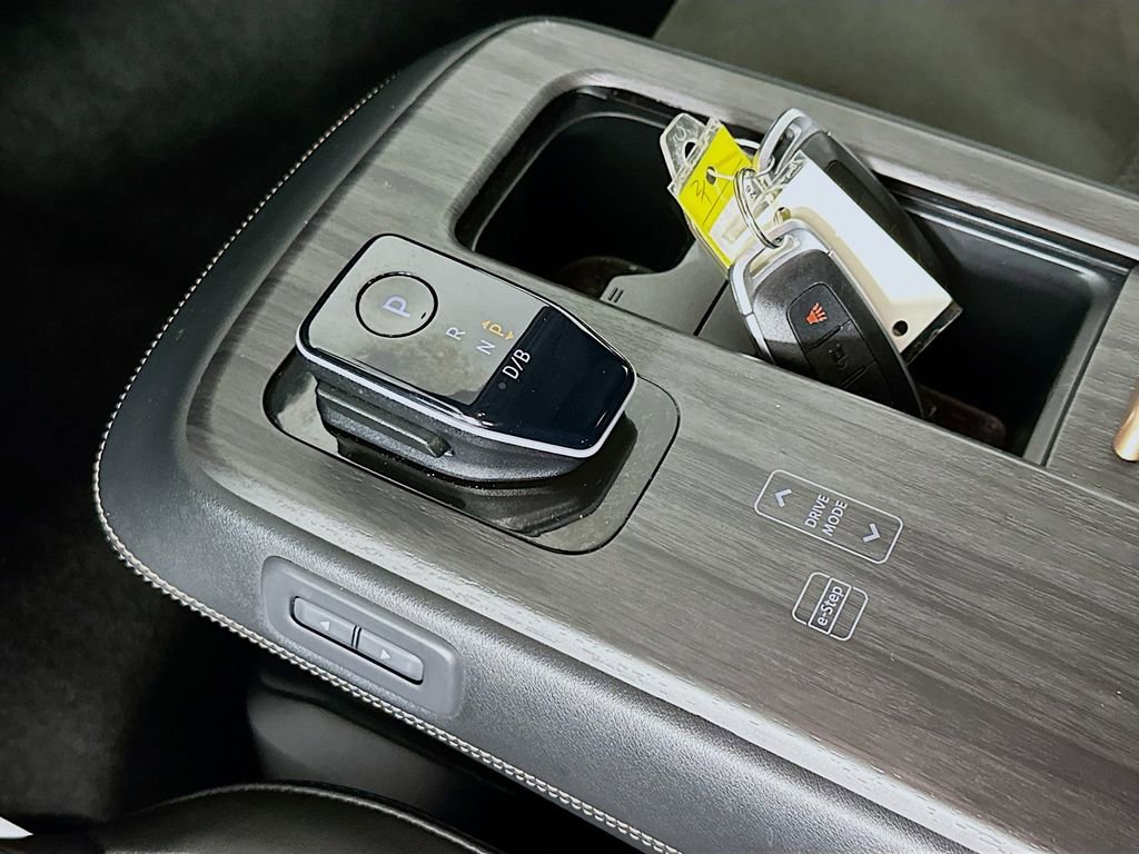 Used 2023 Nissan Ariya AWD image 18