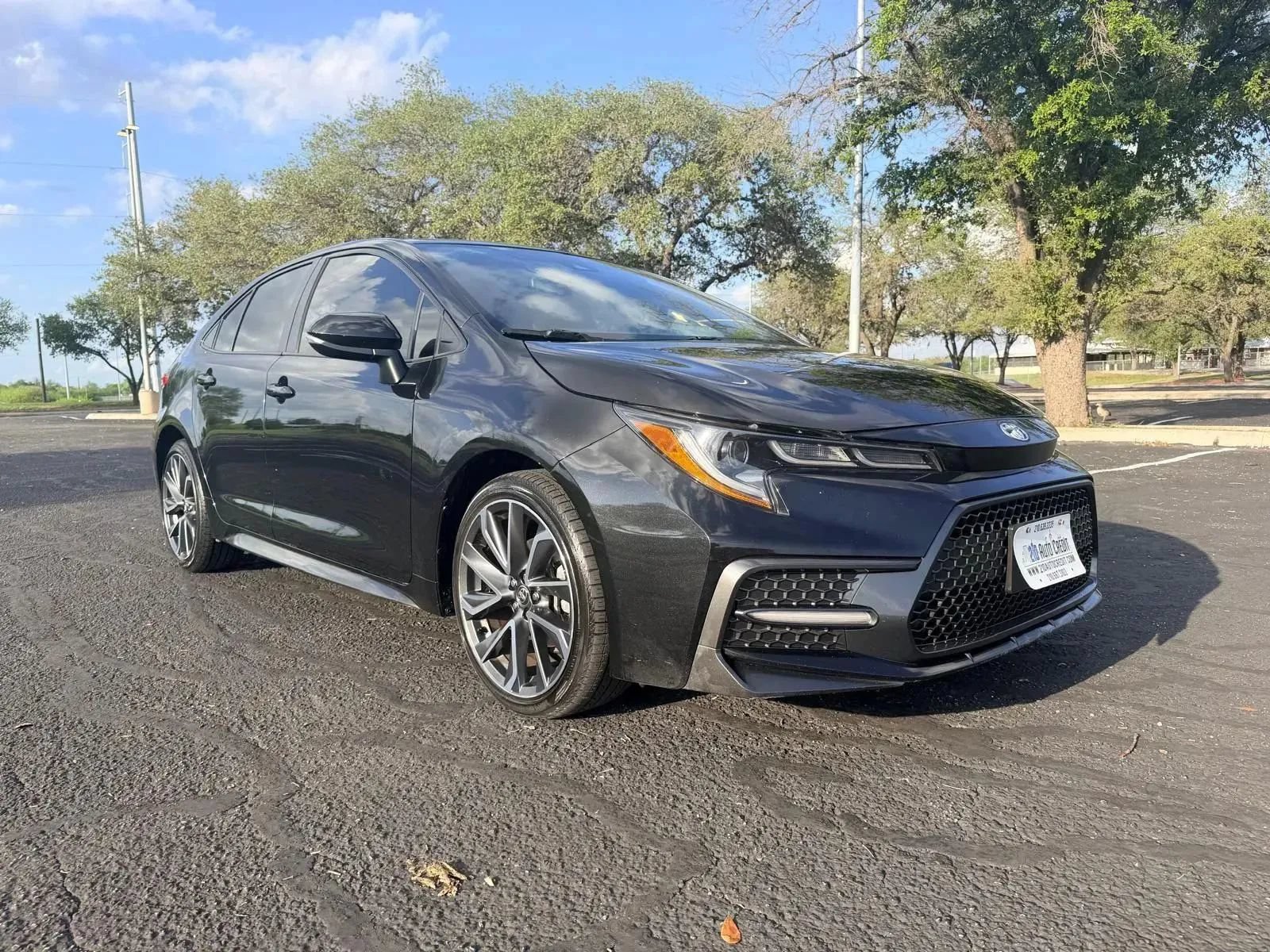 Used 2022 Toyota Corolla SE FWD image 3