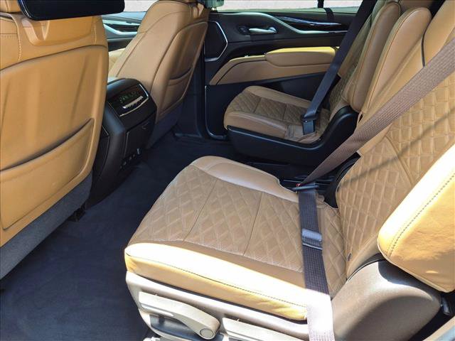Used 2023 Cadillac Escalade Premium Luxury AWD/4WD image 20