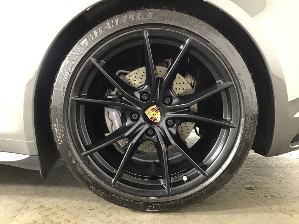 Certified 2017 Porsche 911 Carrera 4 AWD/4WD image 12