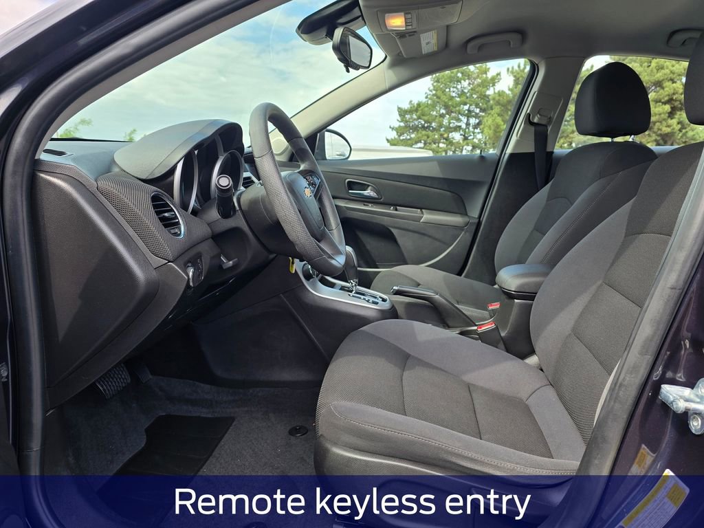 Used 2016 Chevrolet Cruze LT w/ Technology Package FWD image 13
