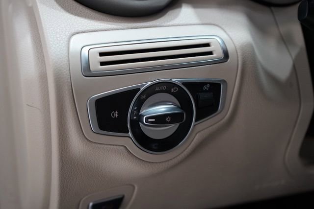Used 2020 Mercedes-Benz C 300 Sedan image 21