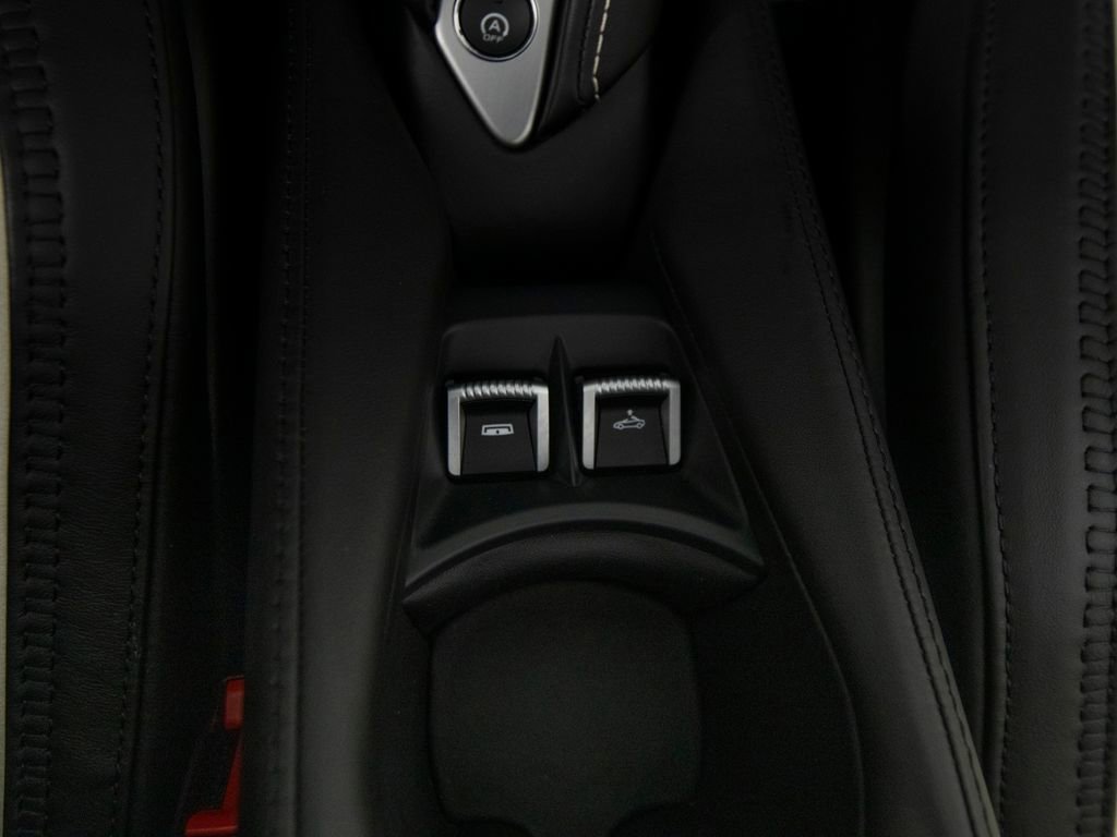 Used 2024 McLaren 750S Spider RWD image 24