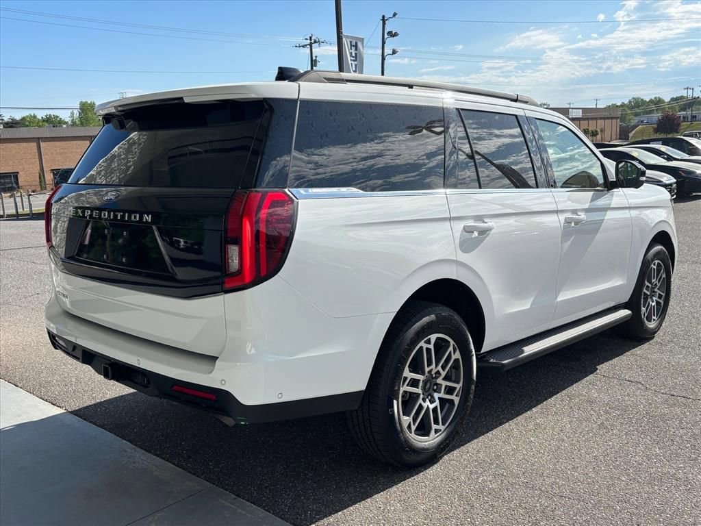 Used 2025 Ford Expedition Active RWD image 26