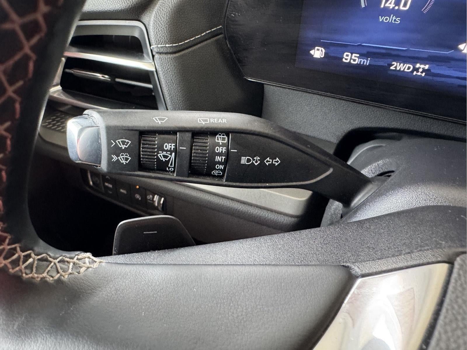 Used 2024 Chevrolet Traverse LT AWD/4WD image 16