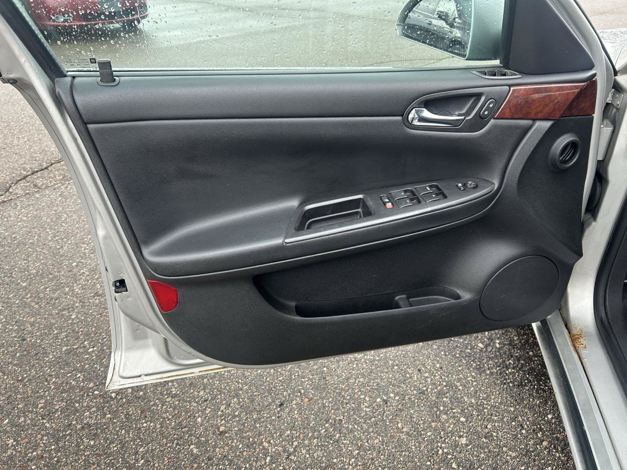 Used 2007 Chevrolet Impala LT w/ Preferred Equipment Group FWD image 14