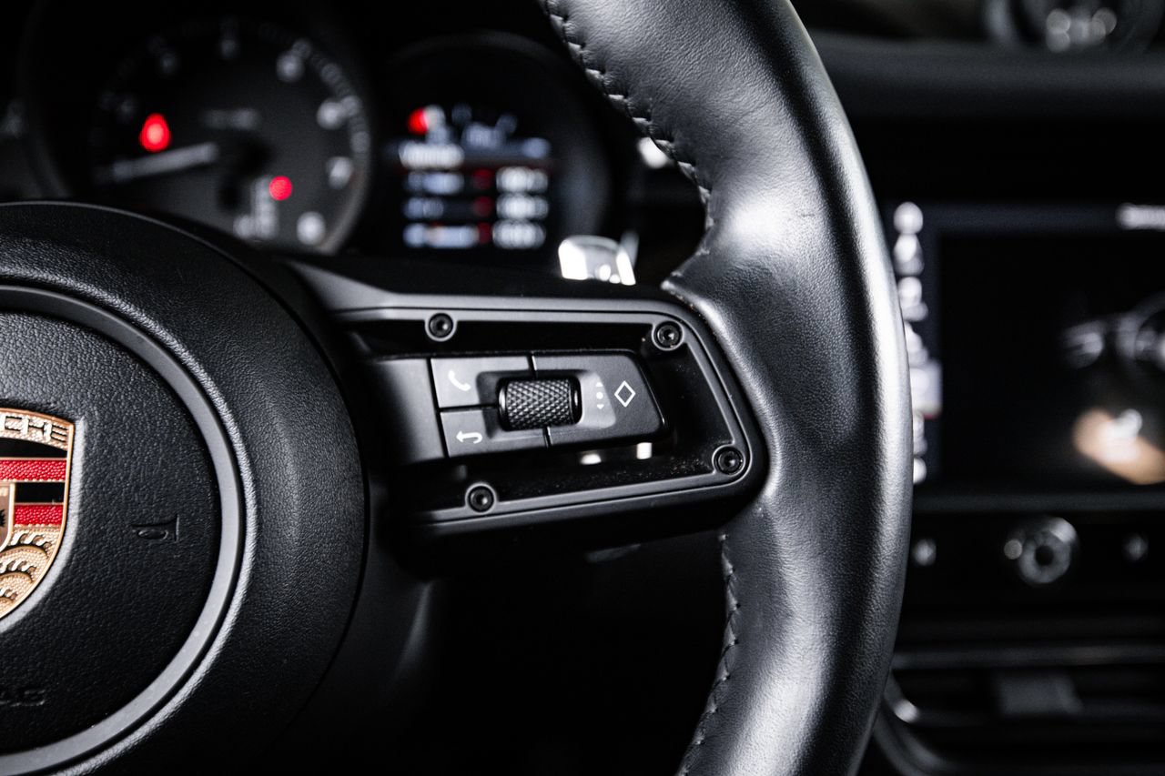 Certified 2023 Porsche Macan AWD/4WD image 16