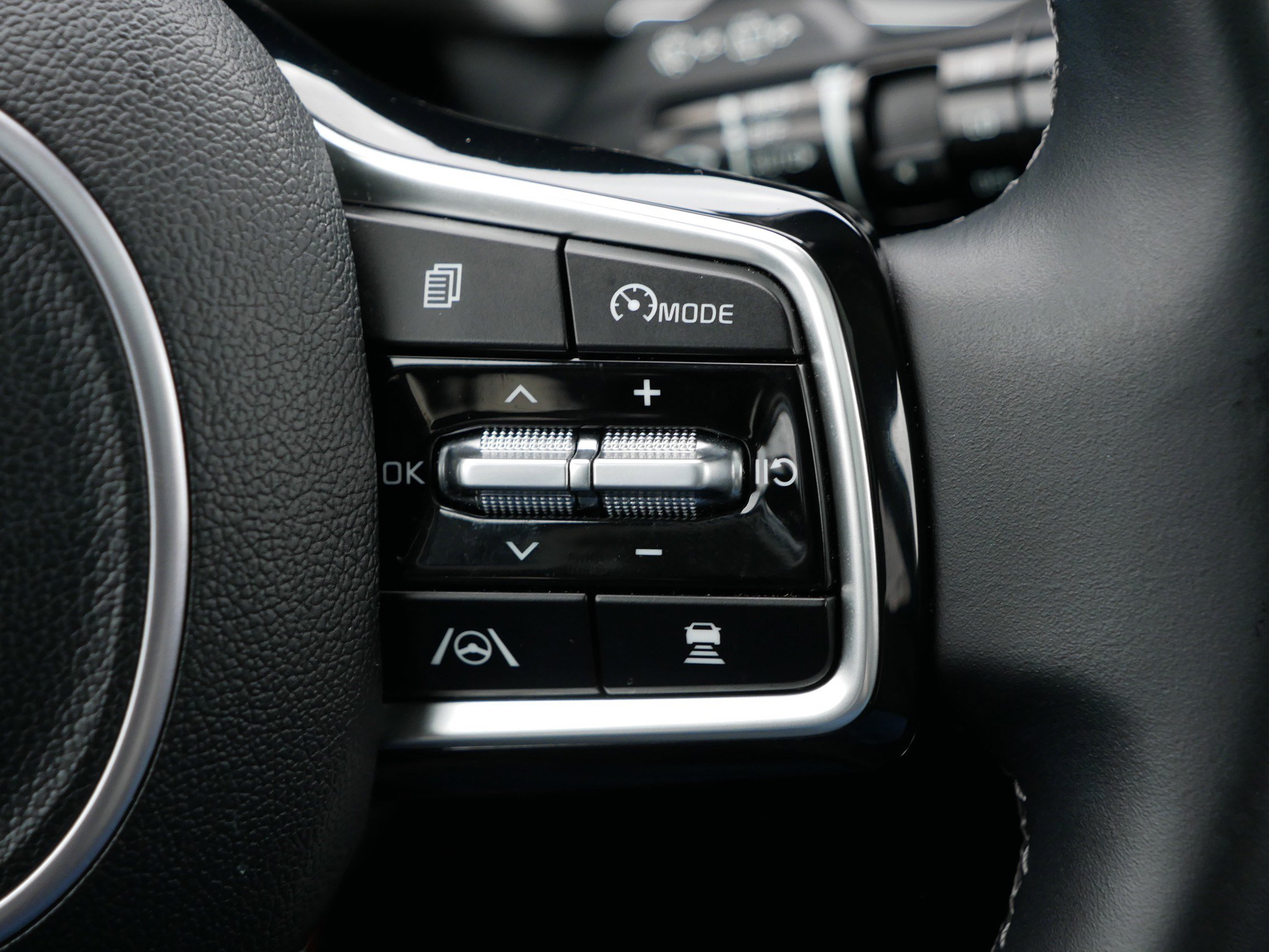 Certified 2023 Kia Sorento SX image 30