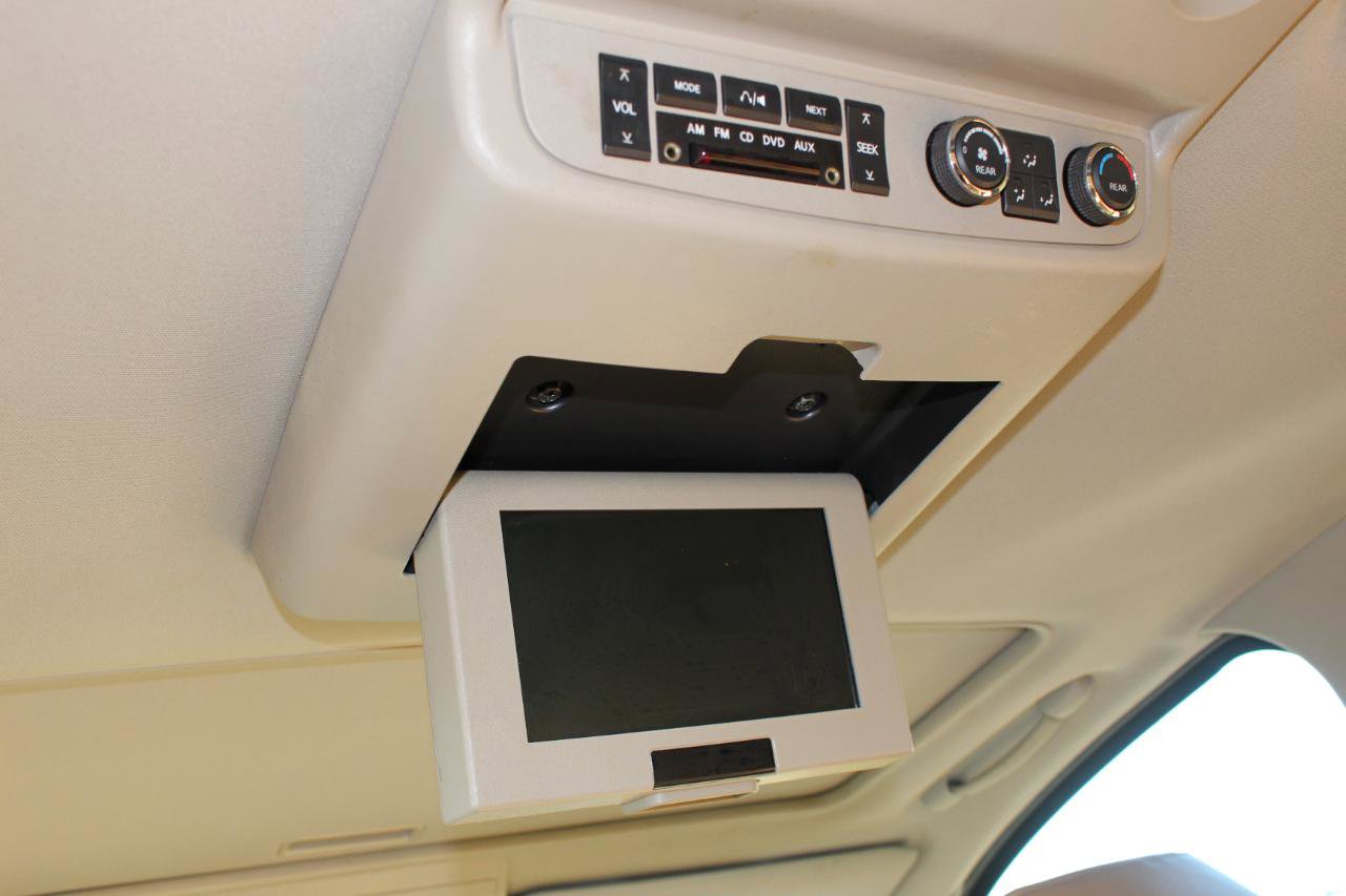 Used 2011 Nissan Armada Platinum w/ 2nd Row Captain Seat Pkg image 33
