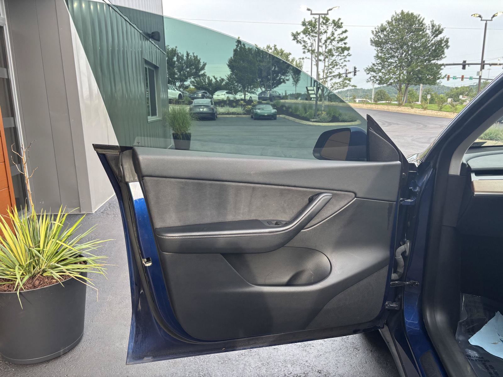 Used 2021 Tesla Model Y Long Range AWD/4WD image 18