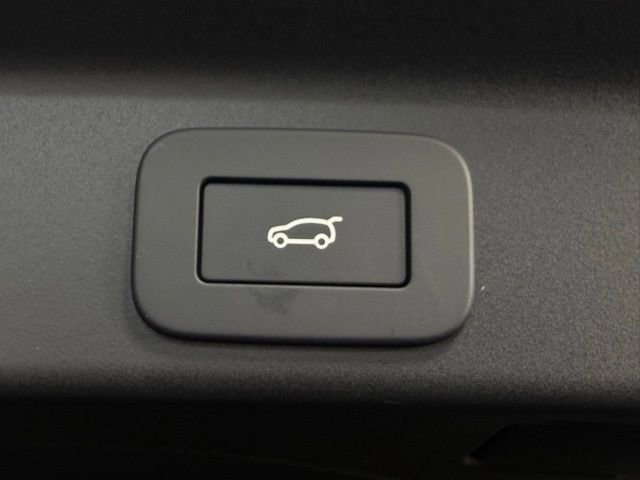 New 2026 Jaguar F-PACE R-Dynamic S image 18