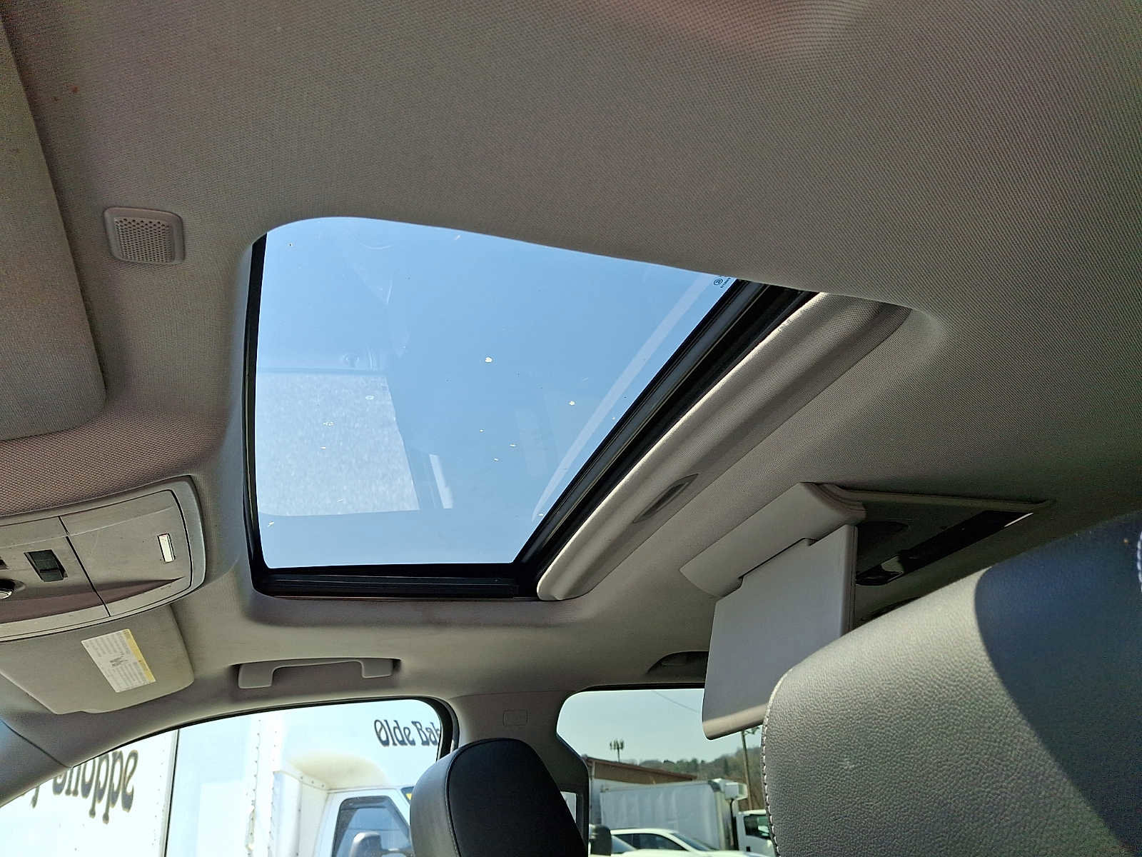 Used 2015 Chevrolet Suburban LT image 13