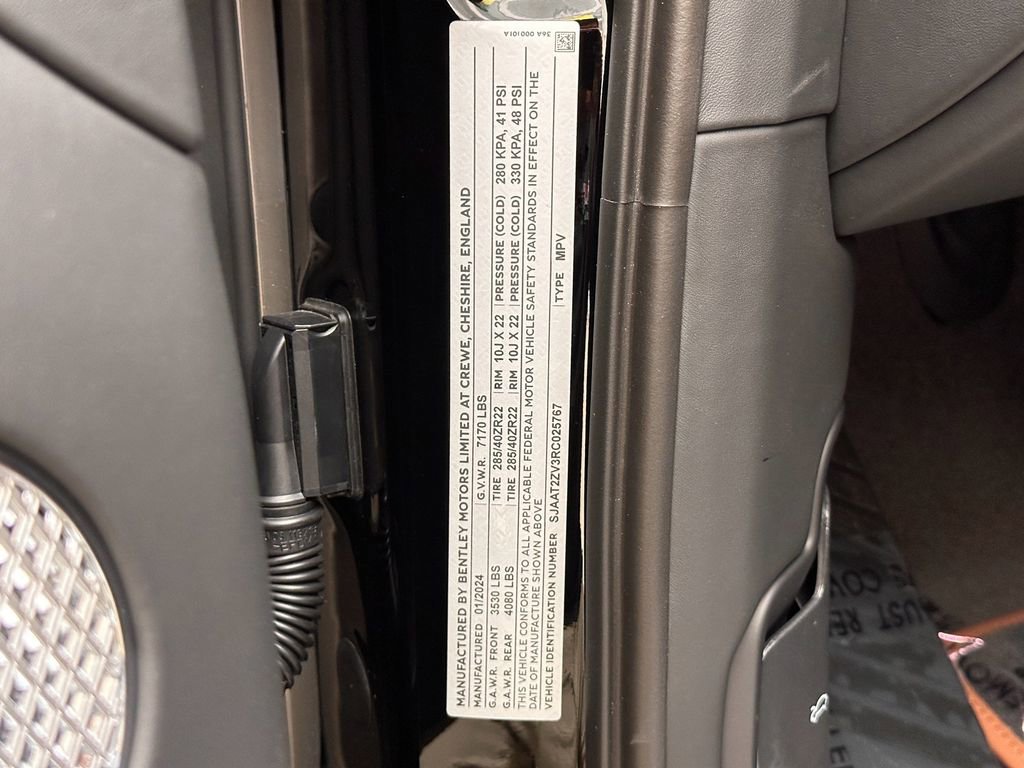 Used 2024 Bentley Bentayga image 37