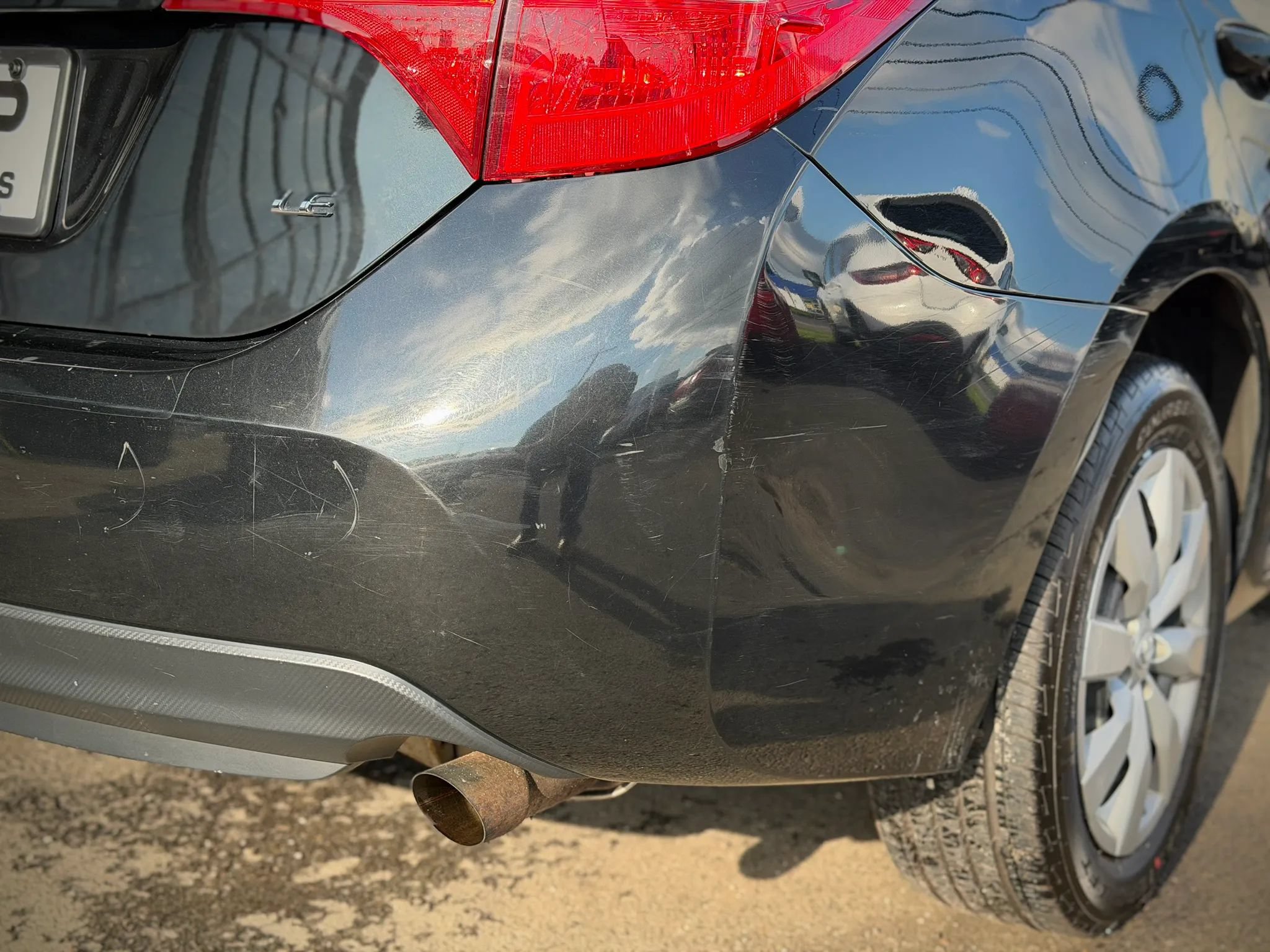 Used 2014 Toyota Corolla LE FWD image 18