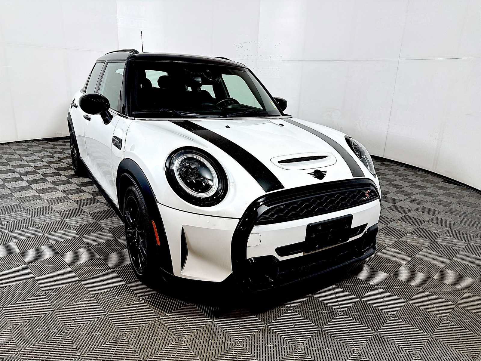 Certified 2023 MINI Cooper S w/ Signature Upholstery Package FWD image 2