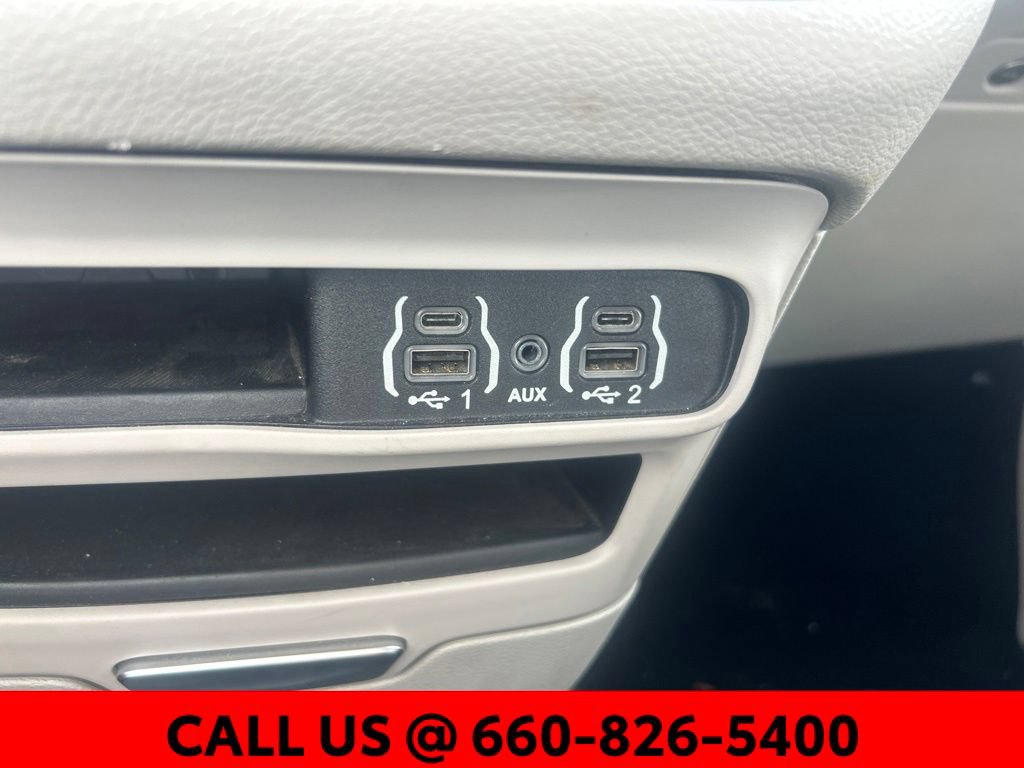 Used 2023 Chrysler Pacifica Touring-L FWD image 17
