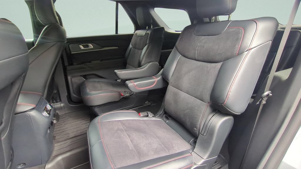Used 2025 Ford Explorer ST RWD image 10
