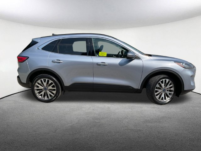 Used 2022 Ford Escape Titanium w/ Class II Trailer Tow Package AWD/4WD image 18