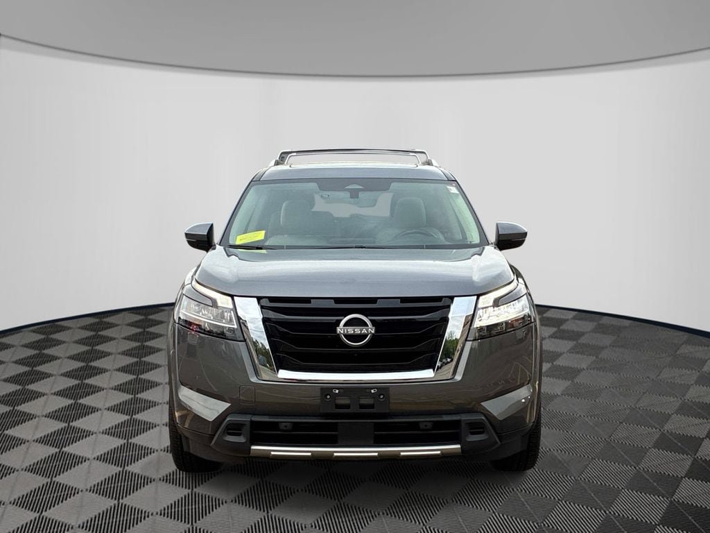Used 2023 Nissan Pathfinder SL w/ SL Premium Package AWD/4WD image 2