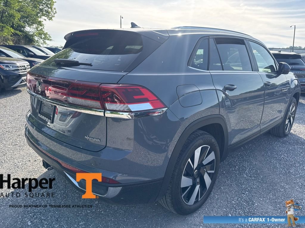 Used 2025 Volkswagen Atlas Cross Sport SE w/ Panoramic Sunroof Package FWD image 5