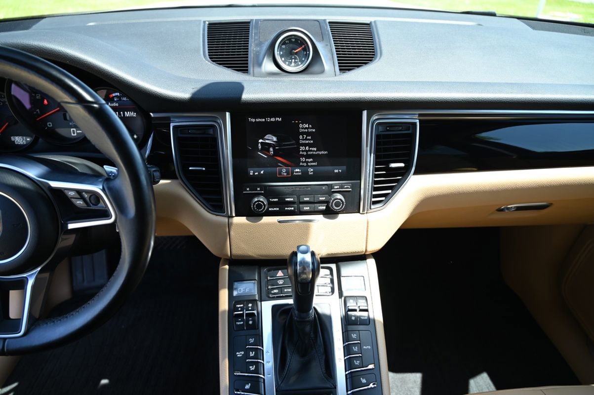 Used 2018 Porsche Macan S image 25
