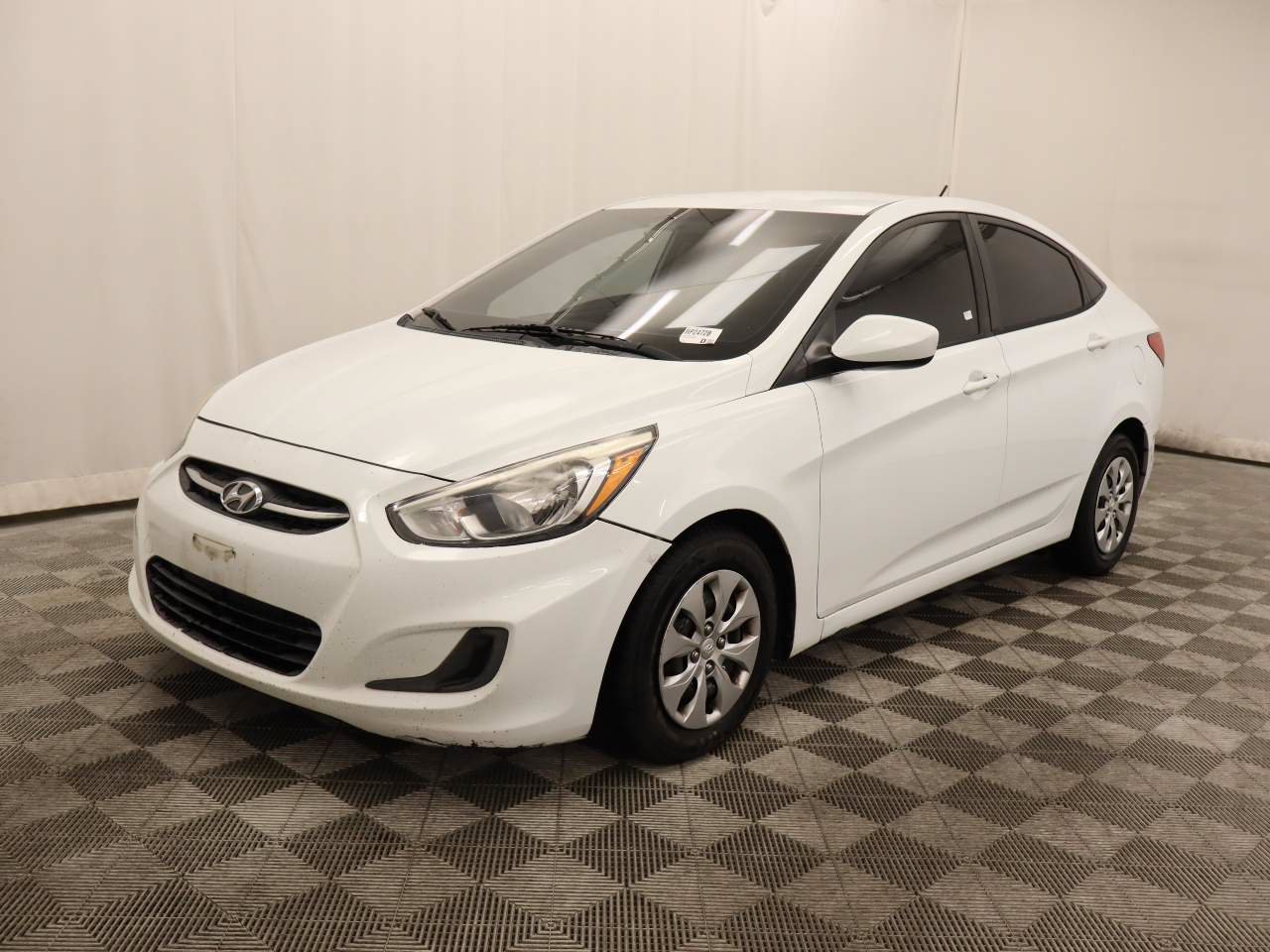 Used 2015 Hyundai Accent GLS FWD image 1