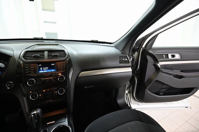 Used 2019 Ford Explorer XLT w/ Class III Trailer Tow Package AWD/4WD image 30