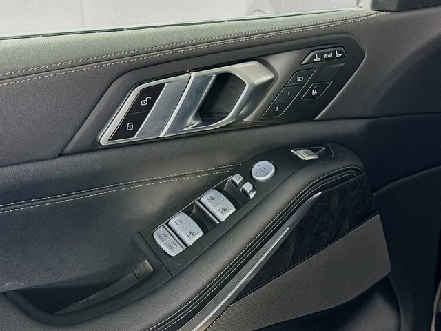 Used 2024 BMW X7 xDrive40i w/ Premium Package image 18