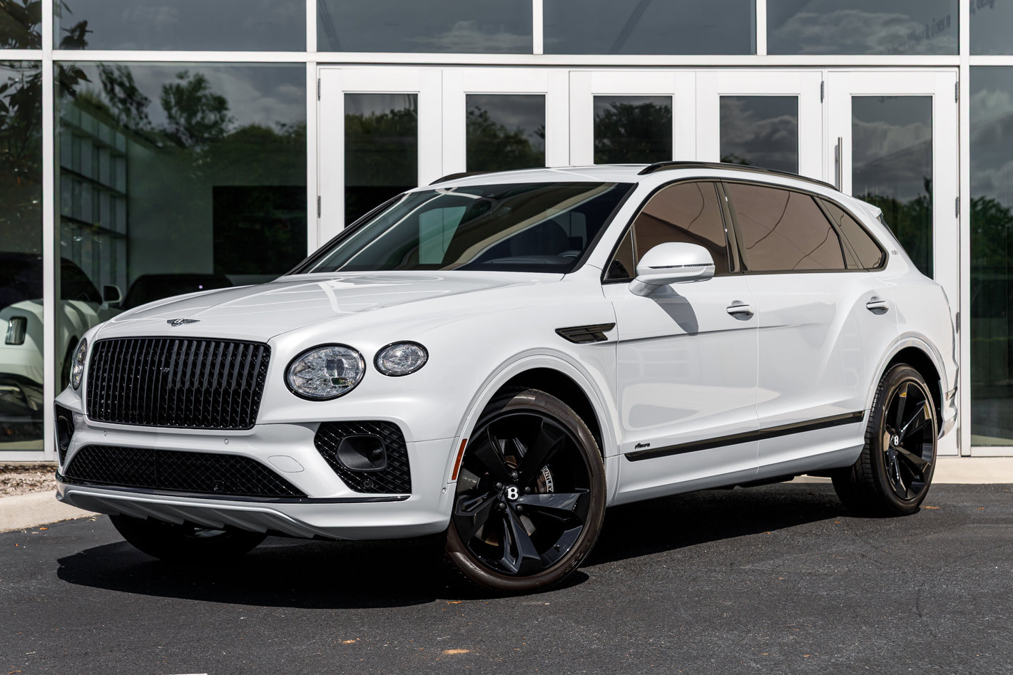 Used 2023 Bentley Bentayga Extended Wheelbase AWD/4WD image 7
