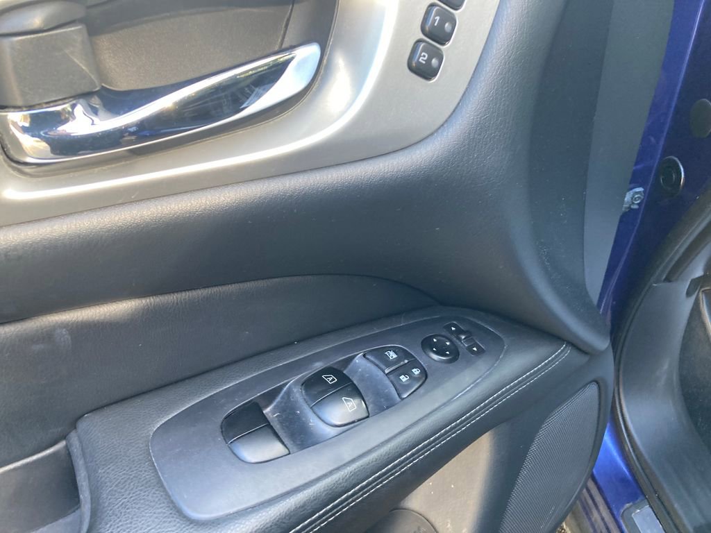 Used 2020 Nissan Pathfinder Platinum image 14