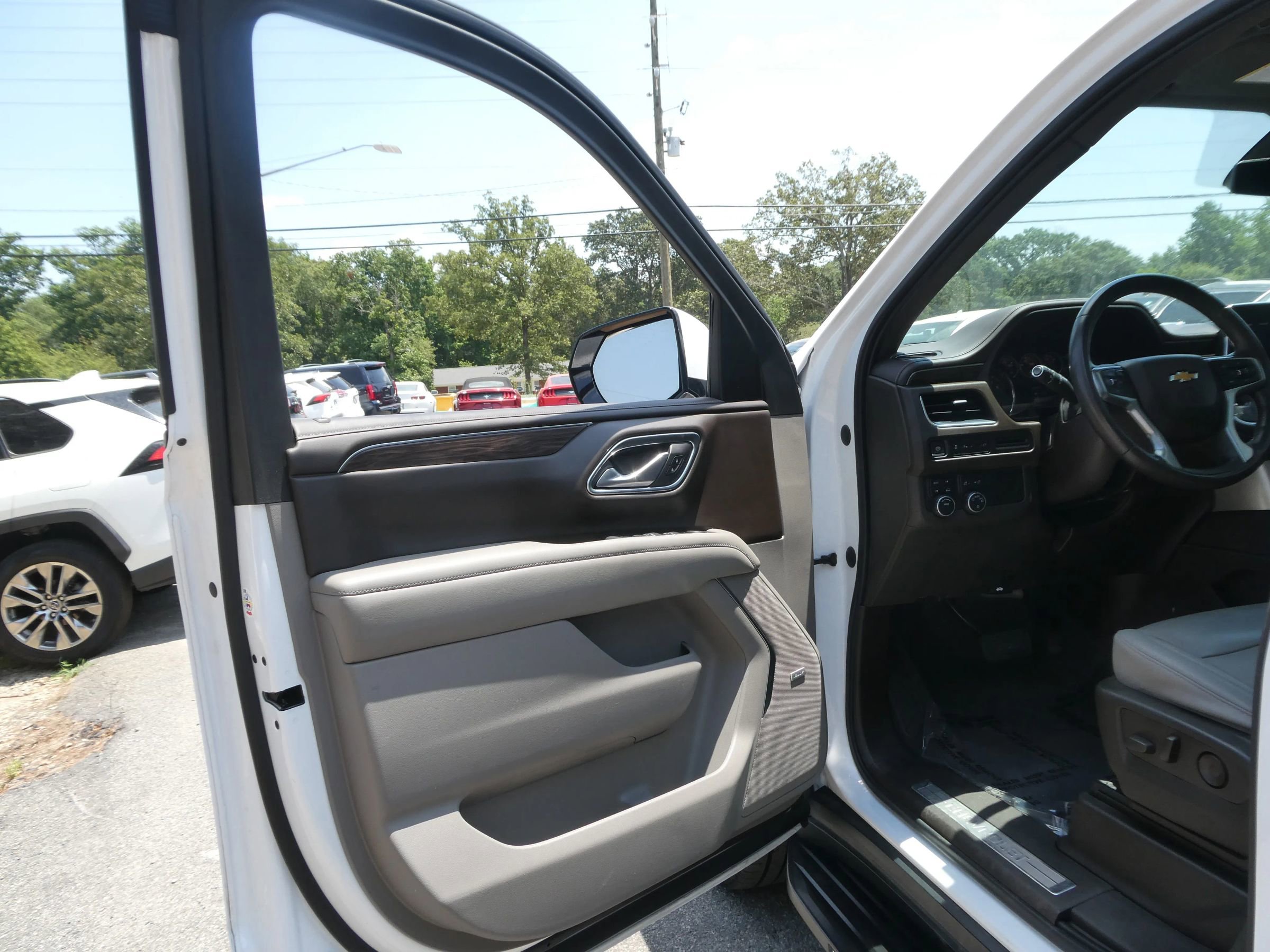 Used 2021 Chevrolet Suburban LT w/ Rear Media and Nav Package AWD/4WD image 13