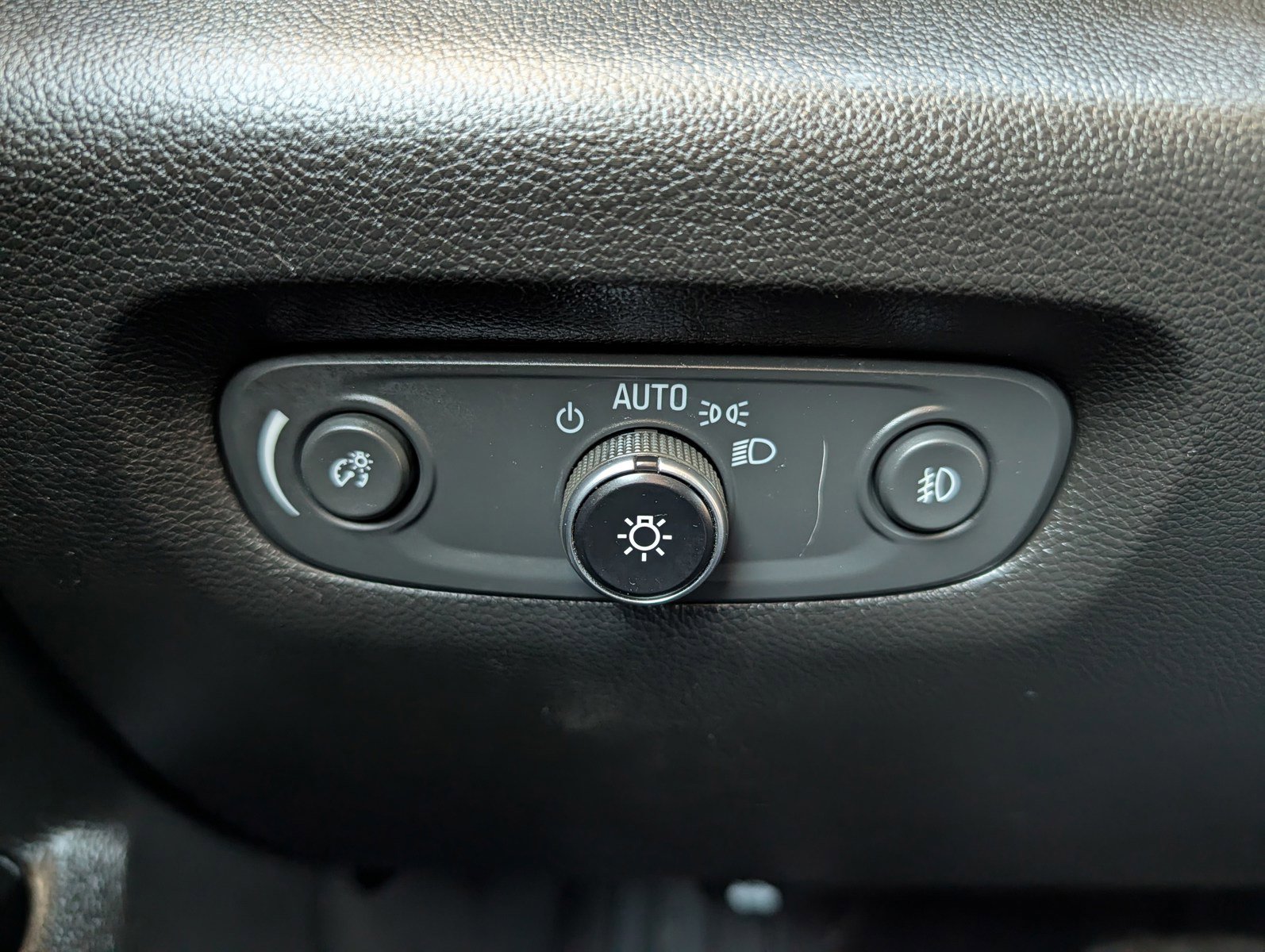 Used 2020 Chevrolet Traverse LT w/ Driver Confidence II Package image 33