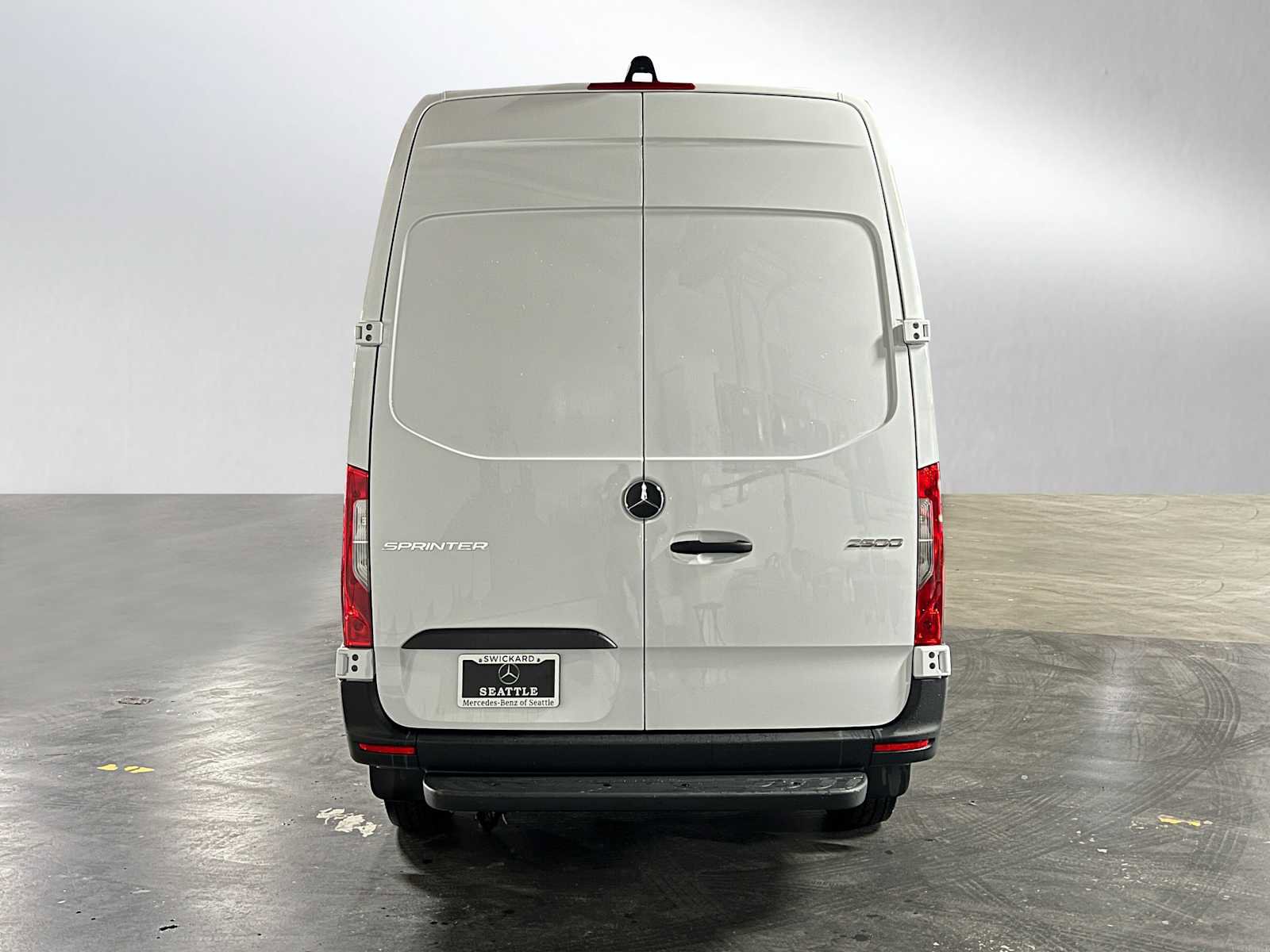Used 2025 Mercedes-Benz Sprinter 2500 image 4