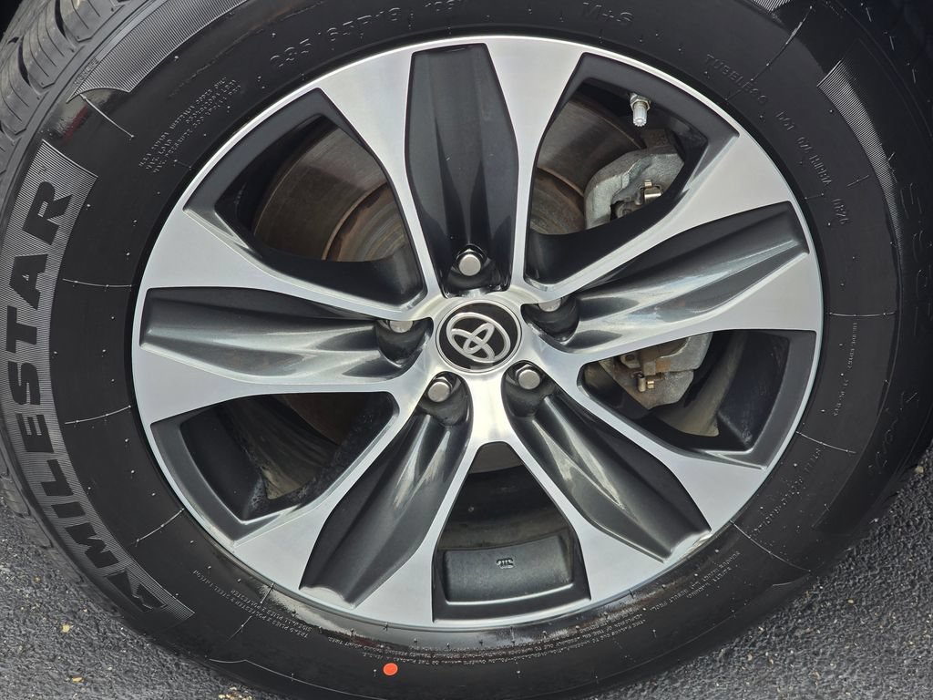 Used 2024 Toyota Highlander XLE AWD/4WD image 10