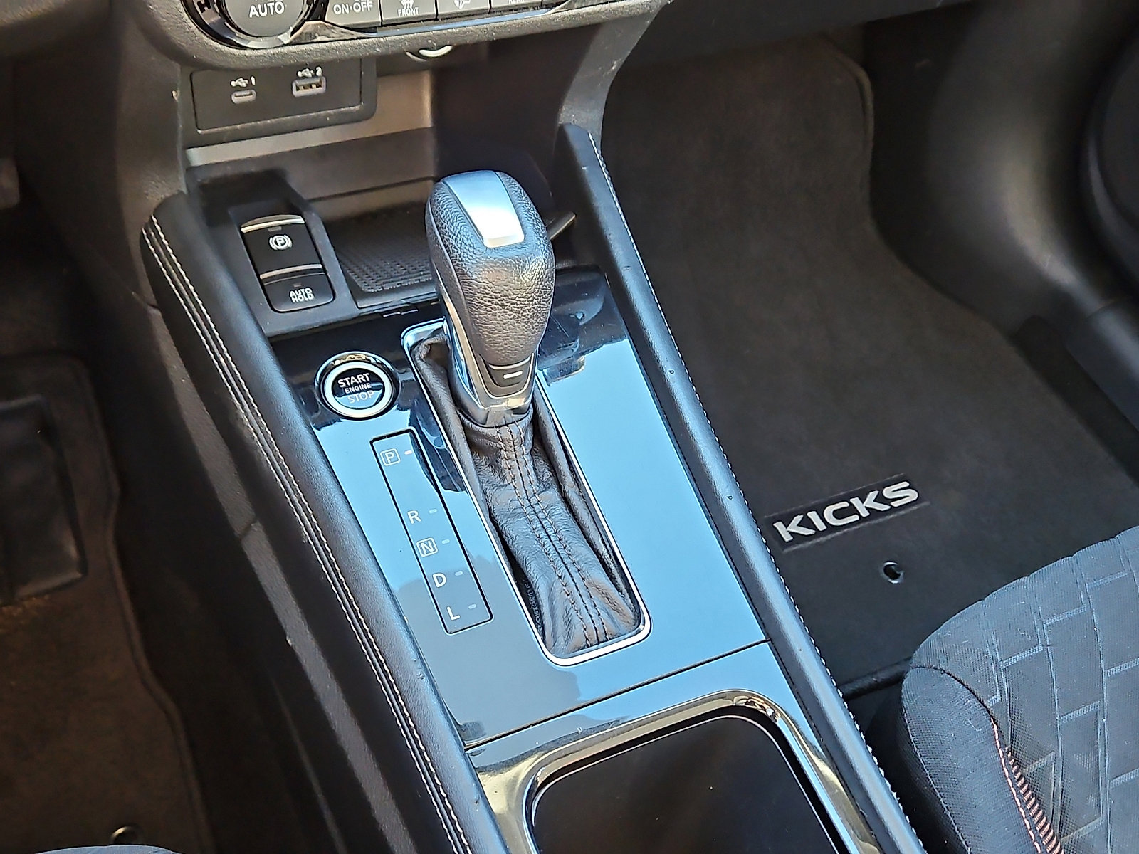 Used 2021 Nissan Kicks SR image 13