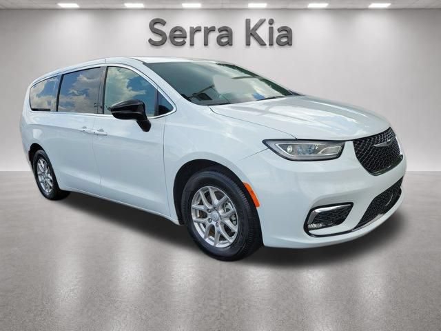 Used 2026 Chrysler Pacifica Select FWD image 7
