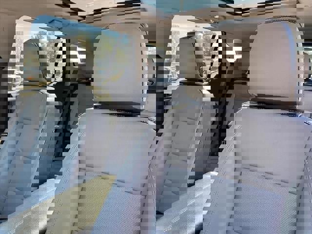 Used 2022 GMC Terrain SLT w/ Tech Package image 19