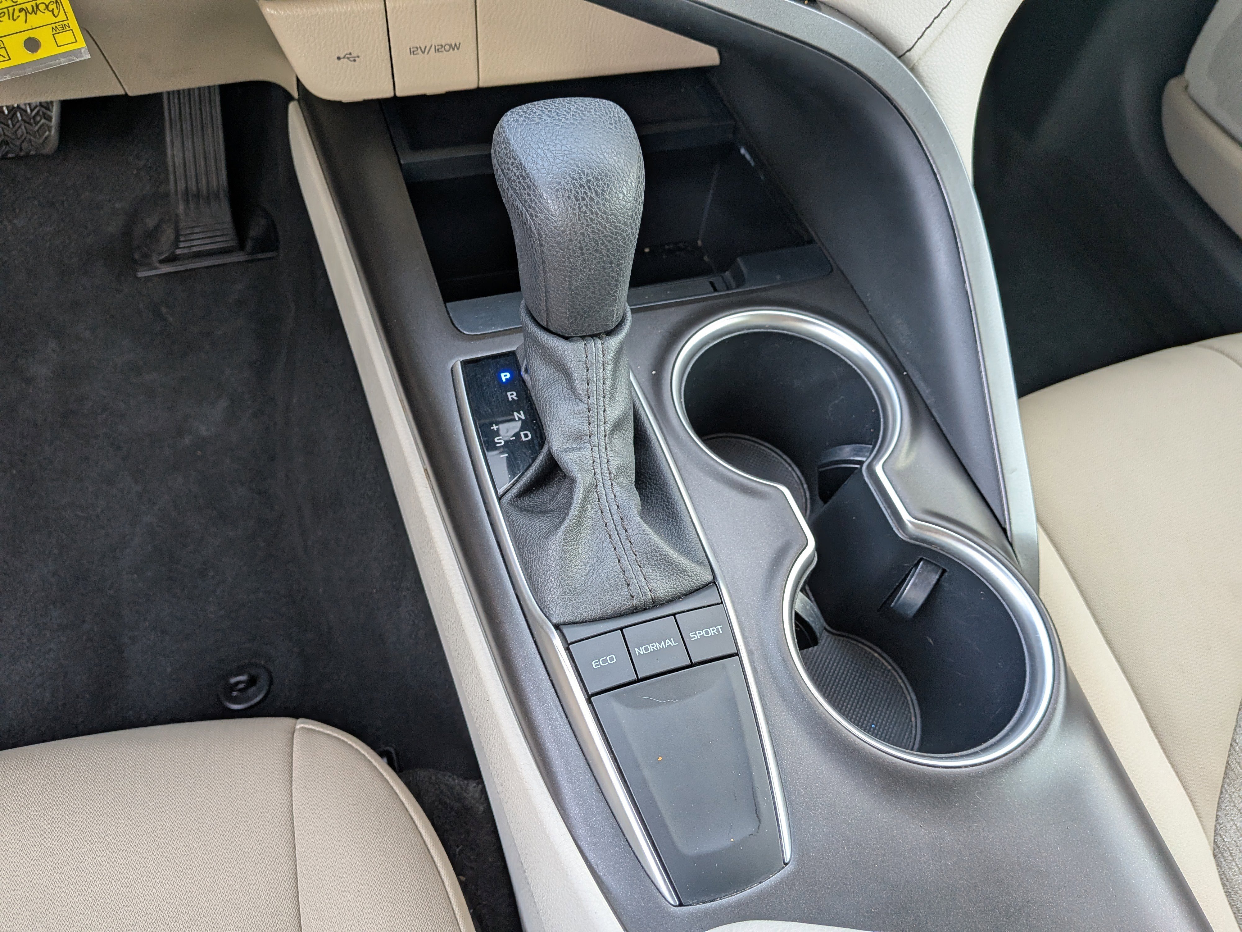 Used 2022 Toyota Camry LE image 25