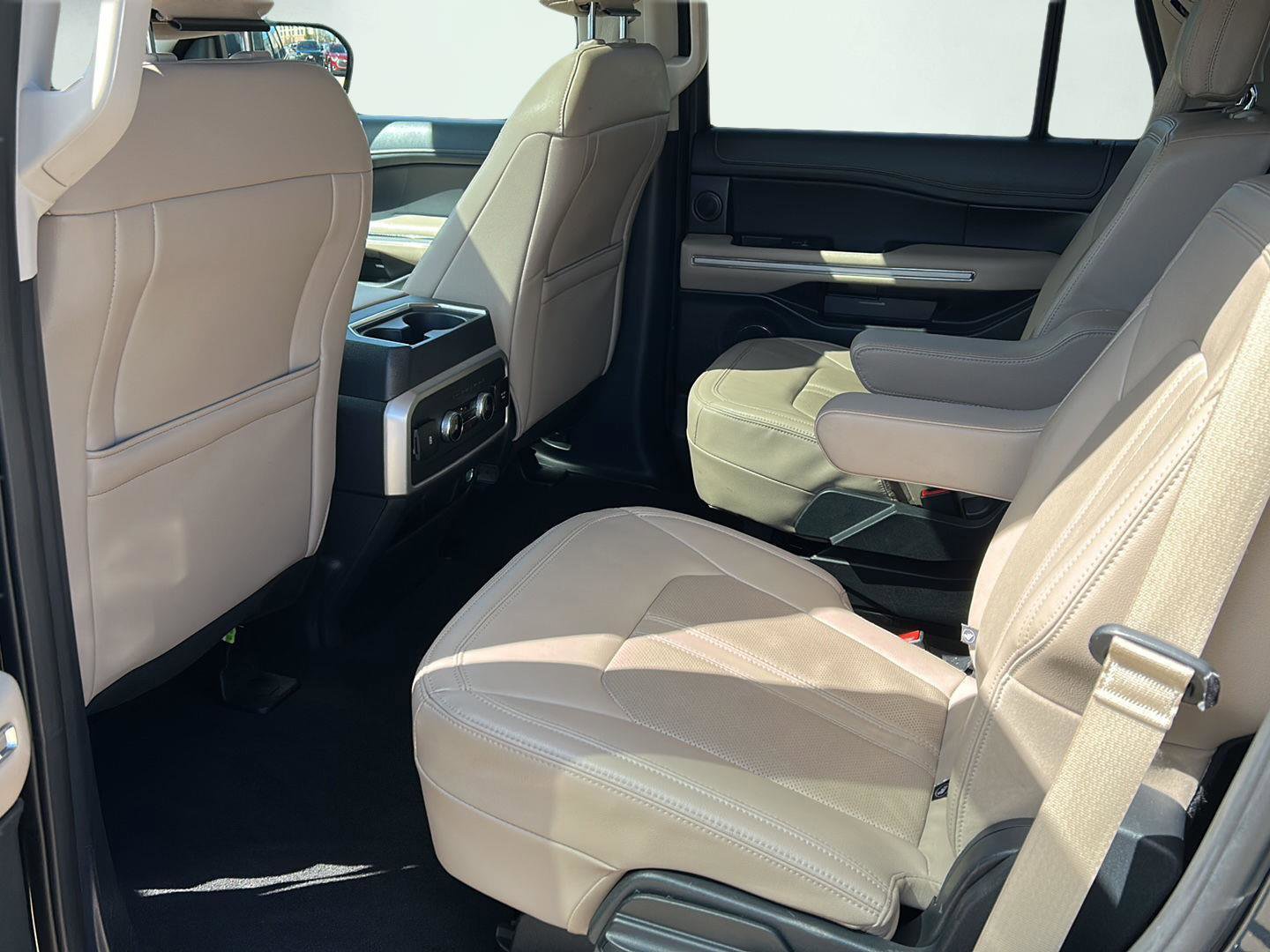 Used 2024 Ford Expedition Limited image 24