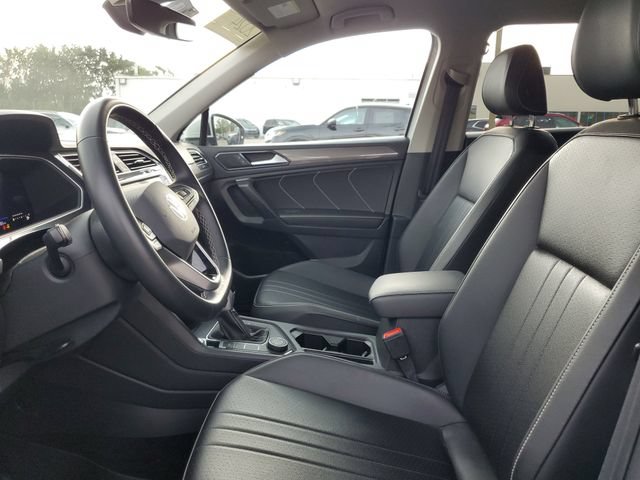 Used 2024 Volkswagen Tiguan SE AWD/4WD image 5