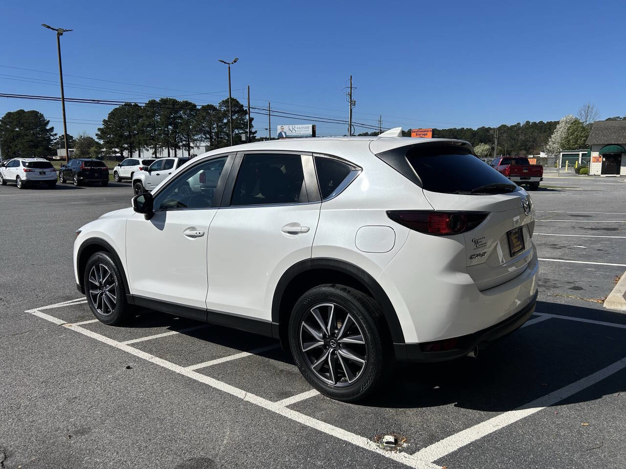 Used 2018 MAZDA CX-5 Touring w/ Preferred Equipment Package FWD image 4