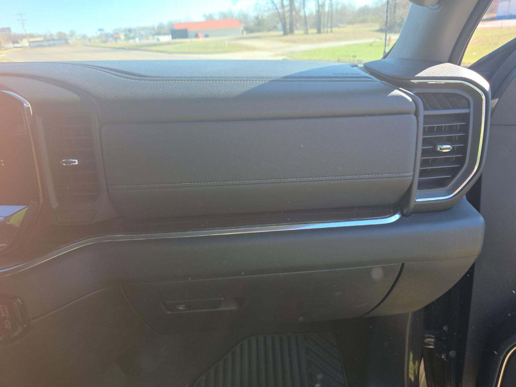 Used 2023 Chevrolet Silverado 1500 LT image 3